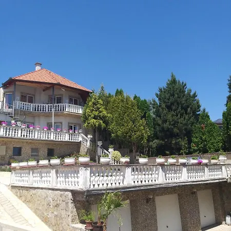 Kristaly Lejlighedshotel 3*